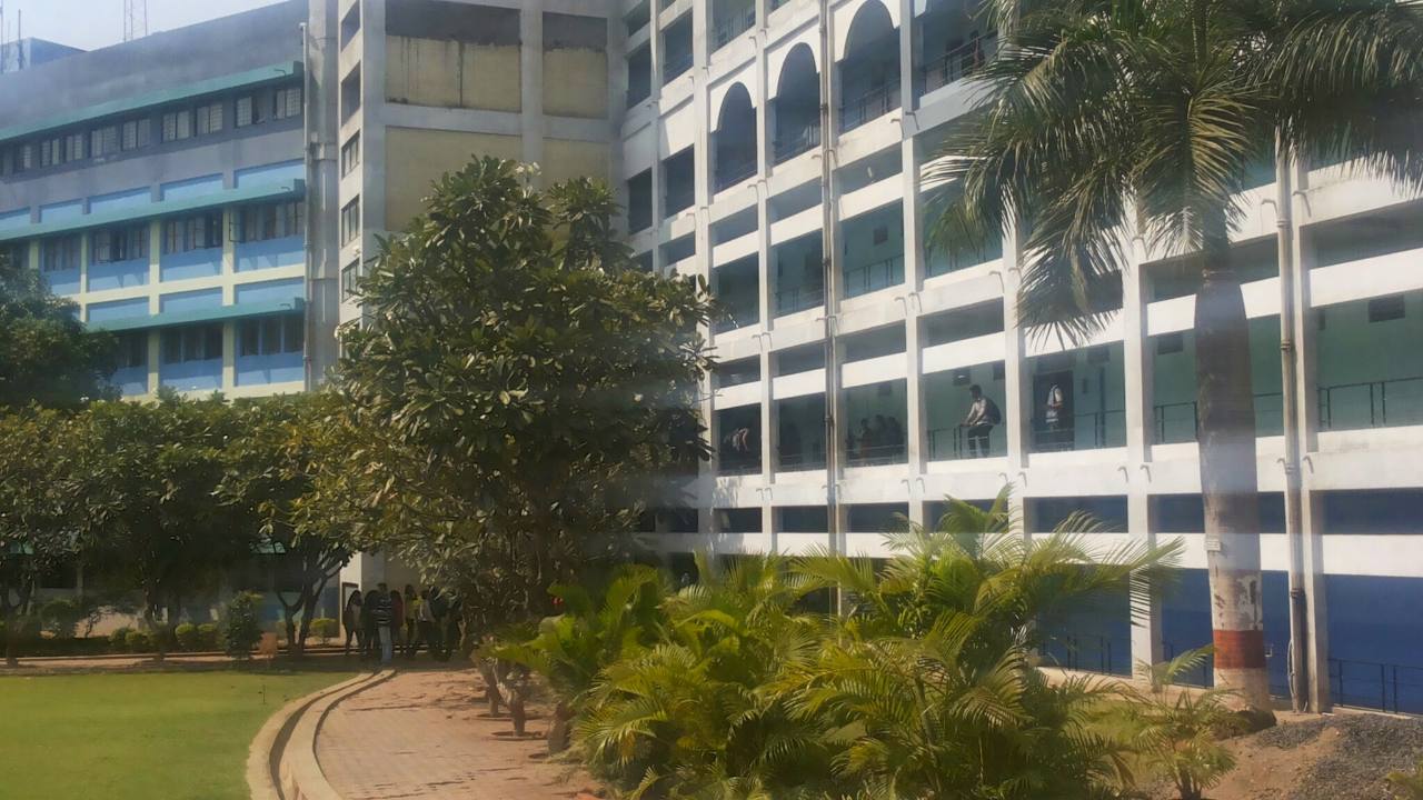 Tree-lined courtyard and academic buildings at Vishwakarma Institute of Technology, Pune.